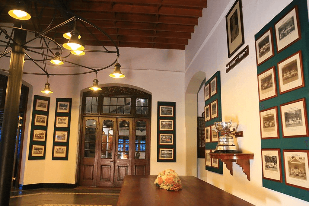 Golfer near clubhouse